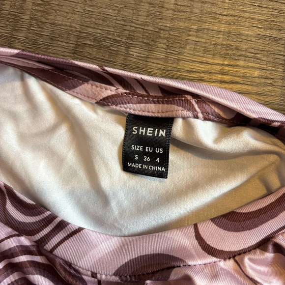 SHEIN Brown and White Fitted Ruched Short Sleeve Tee - Picture 3 of 3